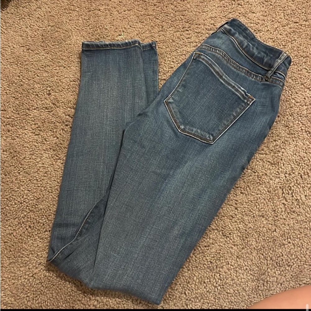 Skinny Jeans (no rips/holes)